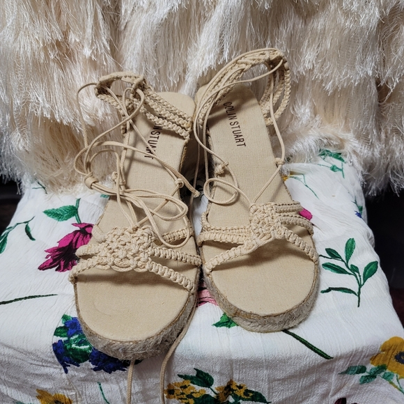 Colin Stuart Shoes - NWOT.  Colin Stuart Wedge Shoes.  Size 9.  (793)